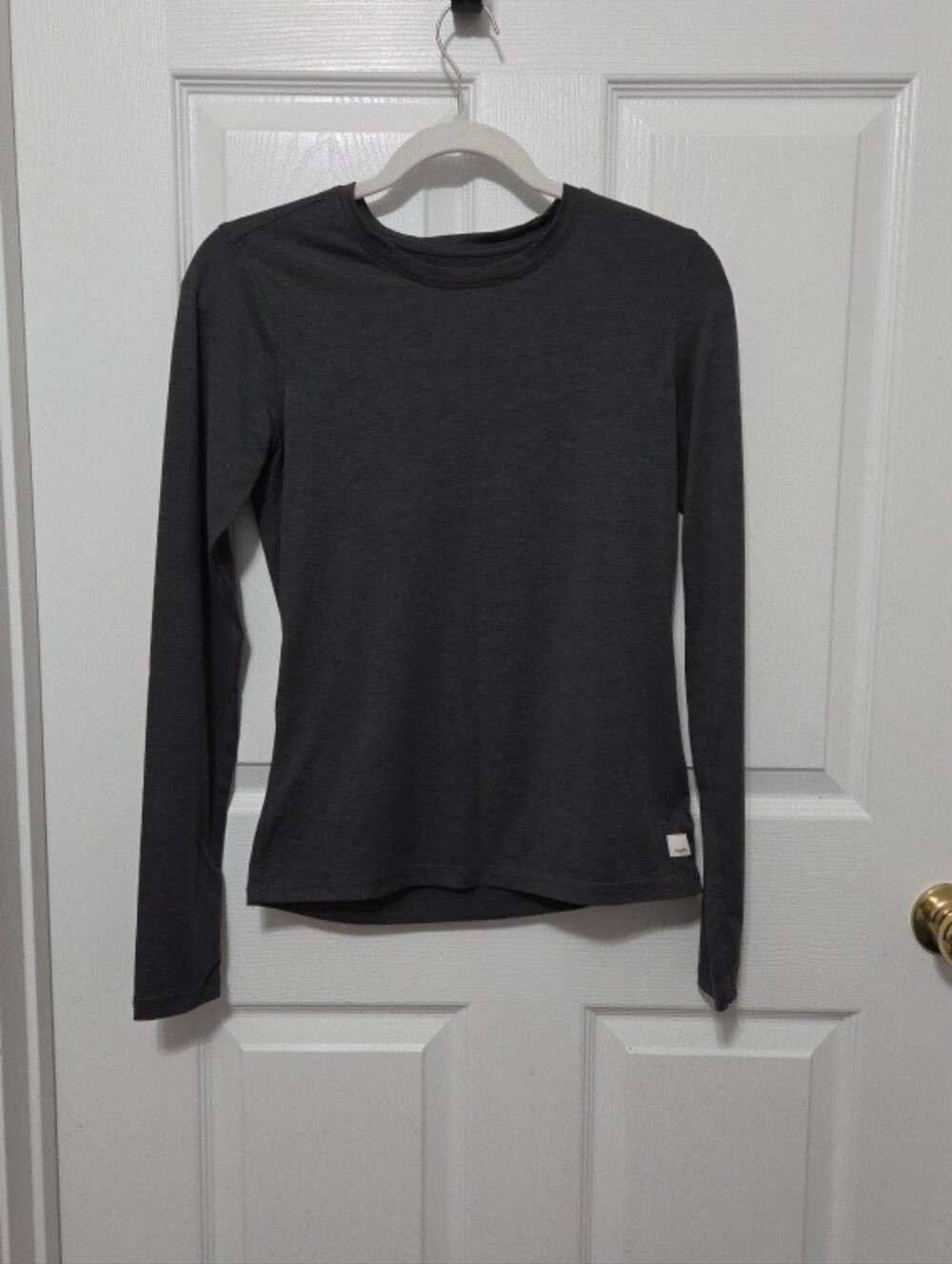 Vuori Women's Long Sleeve Crewneck Top - Charcoal XS